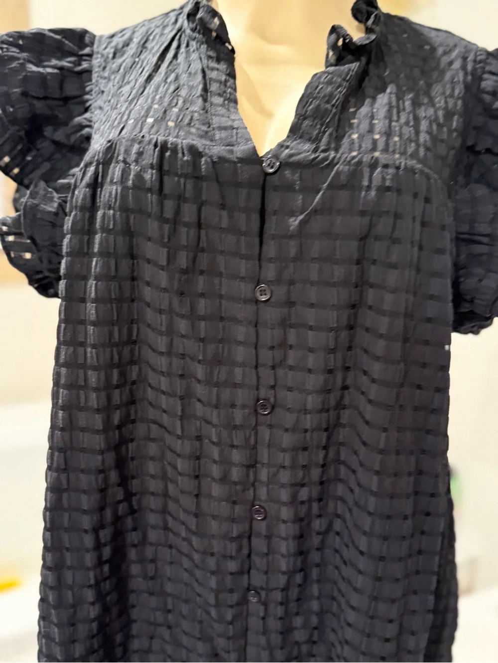 Davi & Dani Black Textured Ruffle Sleeve Midi Dress • Size Large